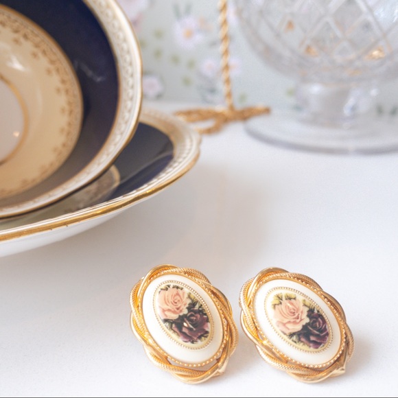 Gold Vintage Style Victorian Pink Rose Earrings - Picture 2 of 3